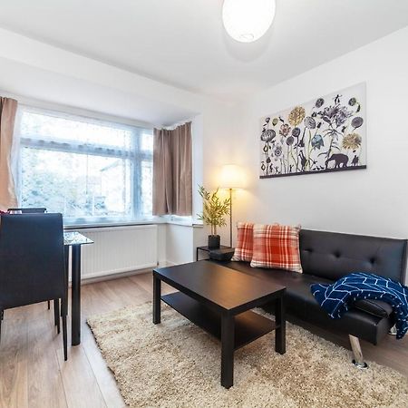 انفيلد Autonomous 2 Bdr Apartment With Garden And Parking المظهر الخارجي الصورة